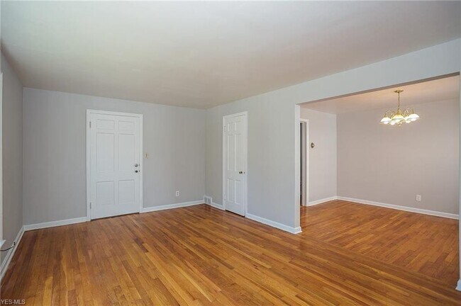 Spacious Living and Dining Room - 1408 Sheffield Rd