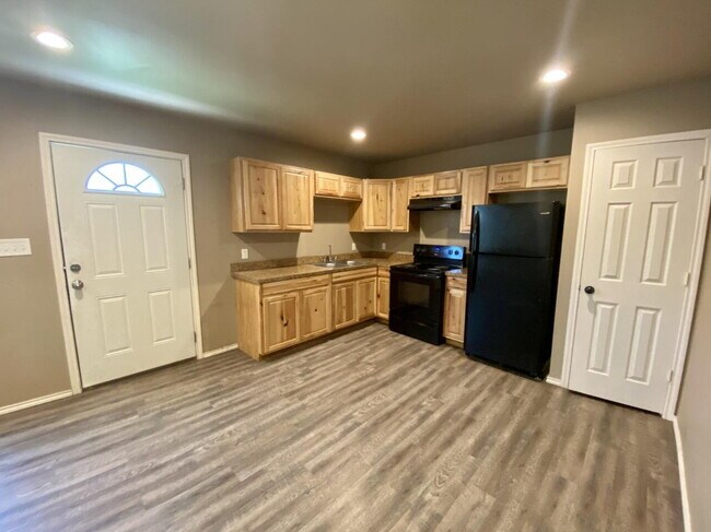 Foto del edificio - "Charming 3-Bedroom Duplex Retreat in Lubbock – Spacious 950 Sq Ft Haven!"