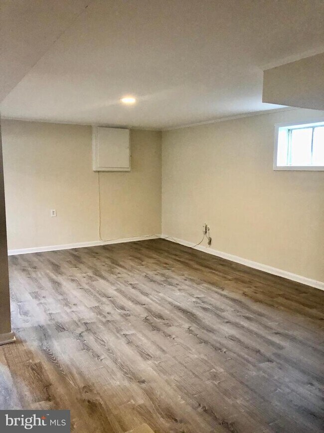 Building Photo - 2611 Sigmona St