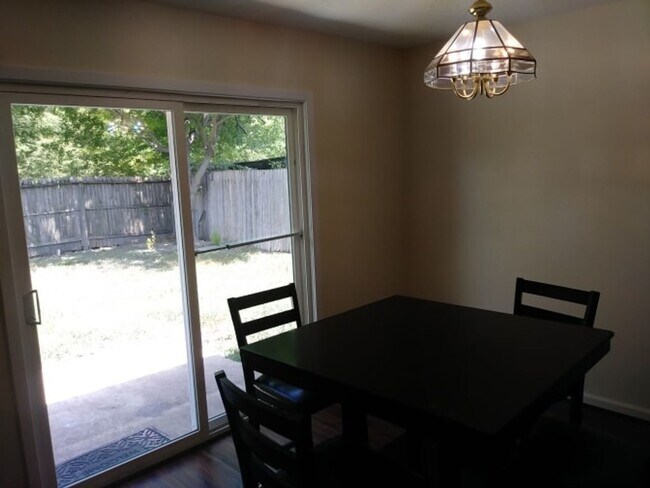 Foto del edificio - 2402 Union Mill Rd