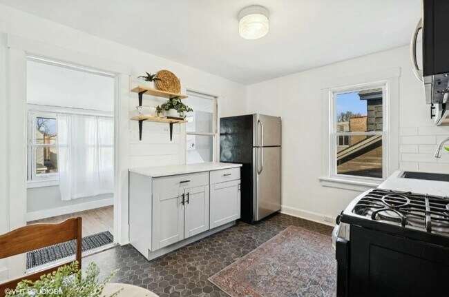 Foto del edificio - 3634 N Christiana Ave