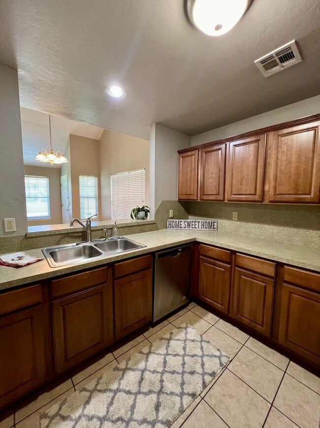 Building Photo - Renovated 3 bd/2 bath Home with 2-car Garage