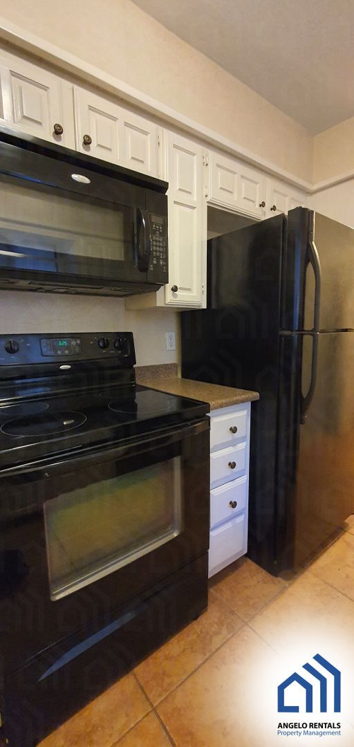 Foto del edificio - Spacious 2 bedrooms + a loft bedroom and 2...