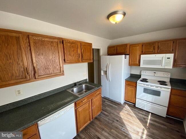 Foto del edificio - 4249 Normandy Ct