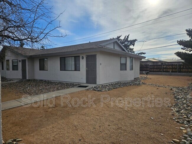 Foto del edificio - 3230 N Victor Rd