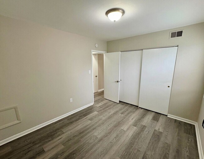 Building Photo - Modern 1-Bedroom Condo in Congress Heights...