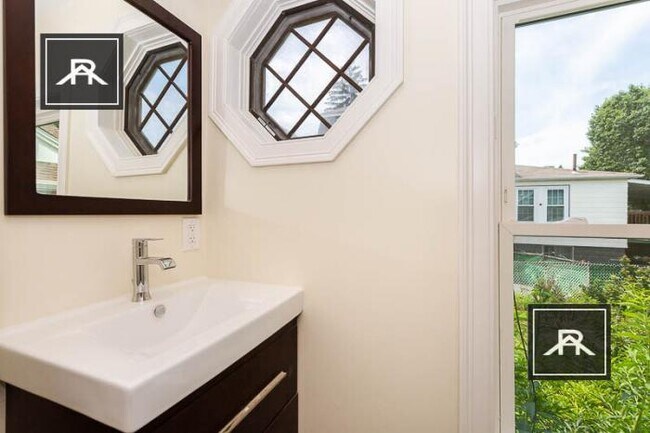 Foto del edificio - 4 bedroom in Belmont MA 02148