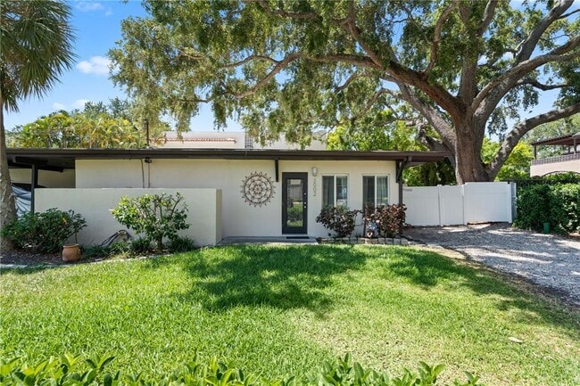 Building Photo - 3002 W De Leon St