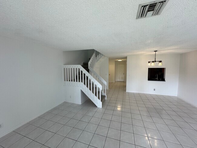 Building Photo - 3733 Carambola Cir N