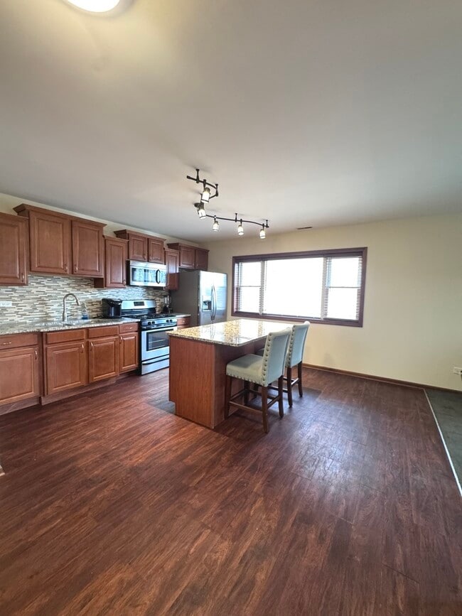 Building Photo - 6416 S Central Ave