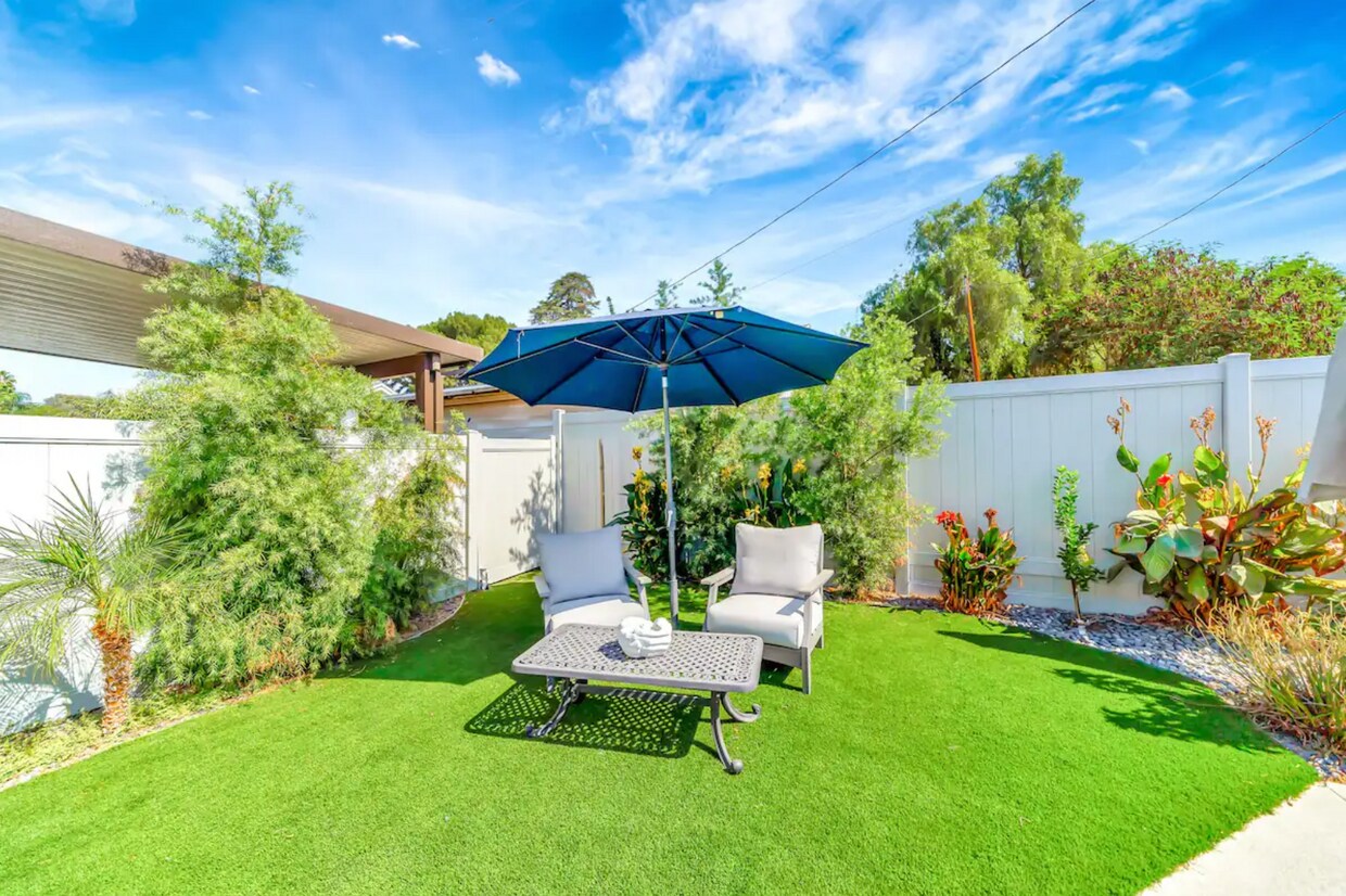 Foto principal - 23354 Burbank Blvd