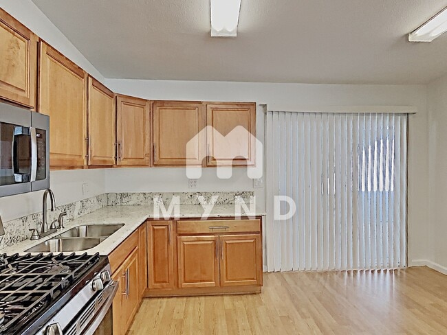 Building Photo - 266 Zenith St