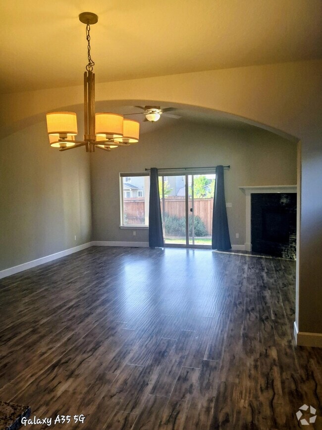 Building Photo - 2563 NW Elm Pl