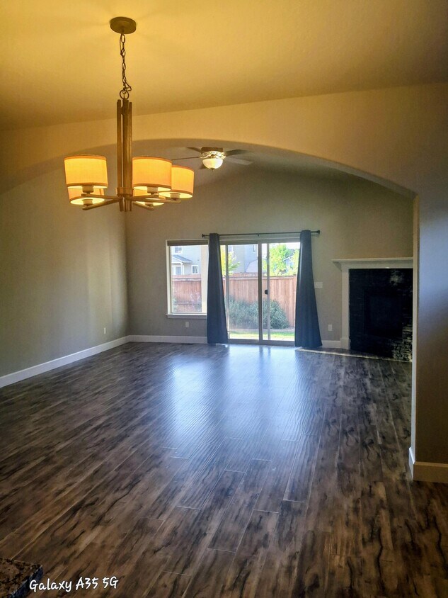 Foto principal - 2563 NW Elm Pl
