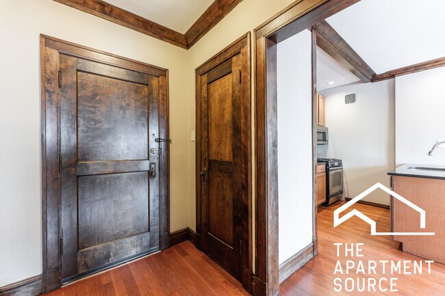 Foto del edificio - 4755 N Sawyer Ave