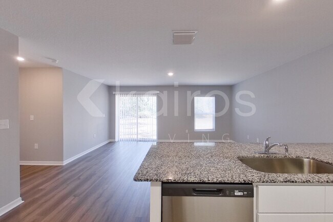 Building Photo - 9810 N Santee Terrace