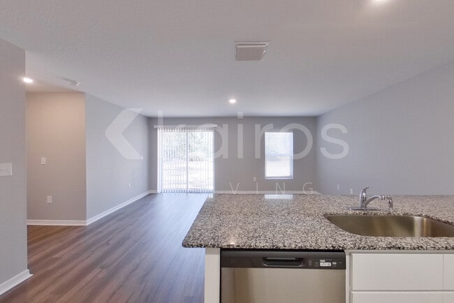 Foto del edificio - 9810 N Santee Terrace