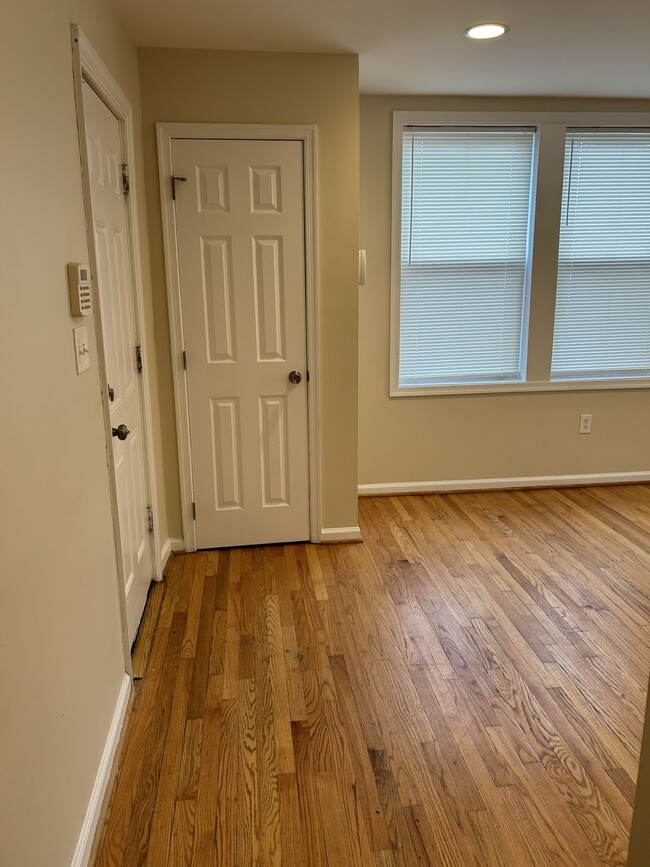 Living Room - 1275 Meigs Pl NE