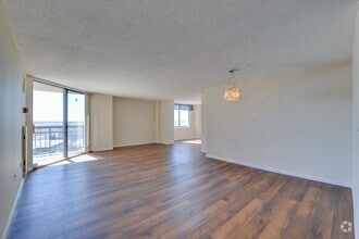 Building Photo - 1332 Harmon Cove Tower