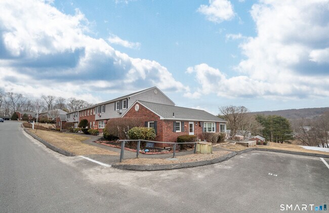 Foto del edificio - 86 Old Farms Ln