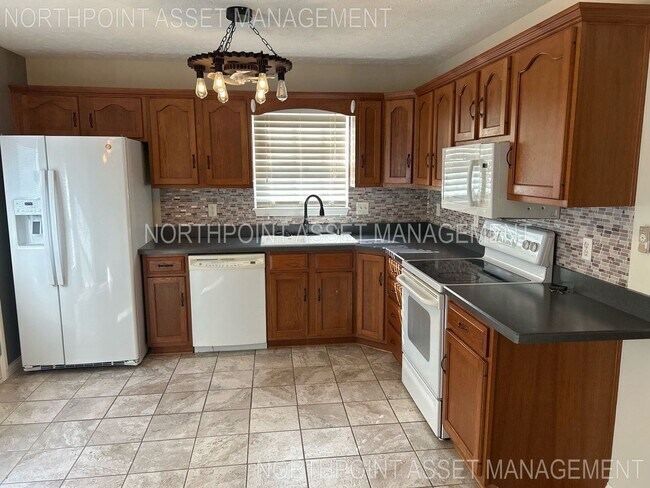 Foto del edificio - Welcome to 4 Bedroom and 3.5 Bath Home In ...