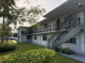 Building Photo - 4590 SW 67th Ave