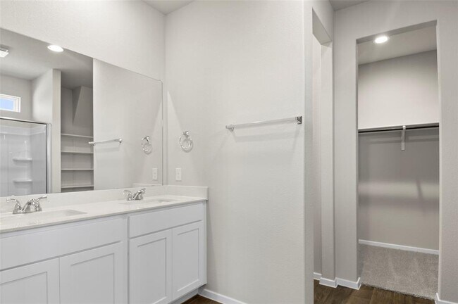 Foto del edificio - 220 Backwater Rd