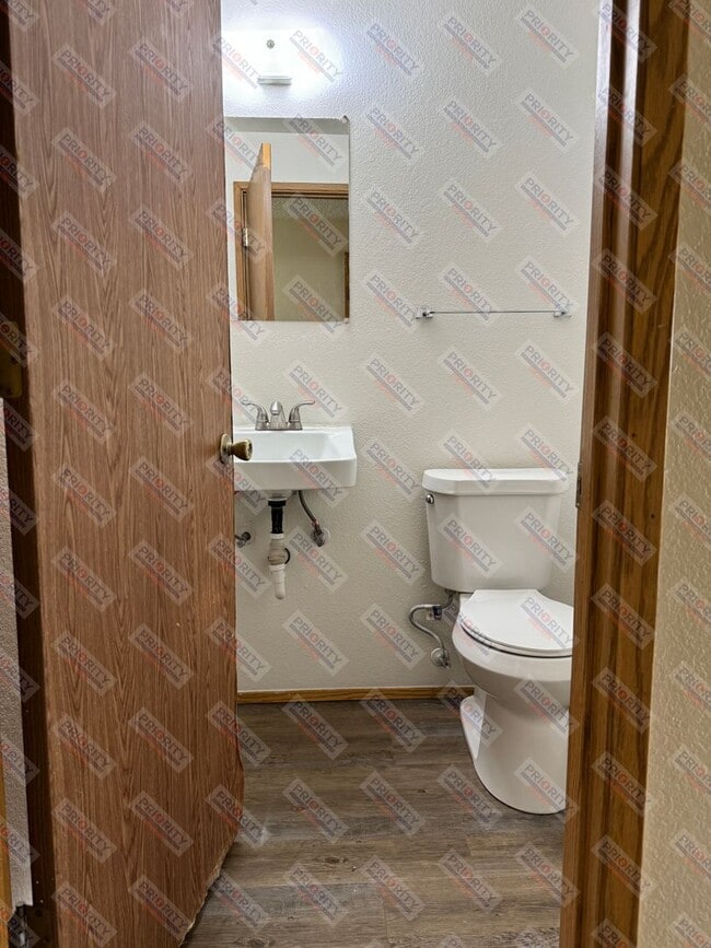 Building Photo - 3 bedroom, 2.5 bath 1,256 sqft Townhouse