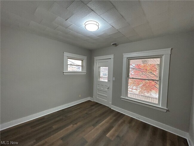 Foto del edificio - 7813 Laumar Ave