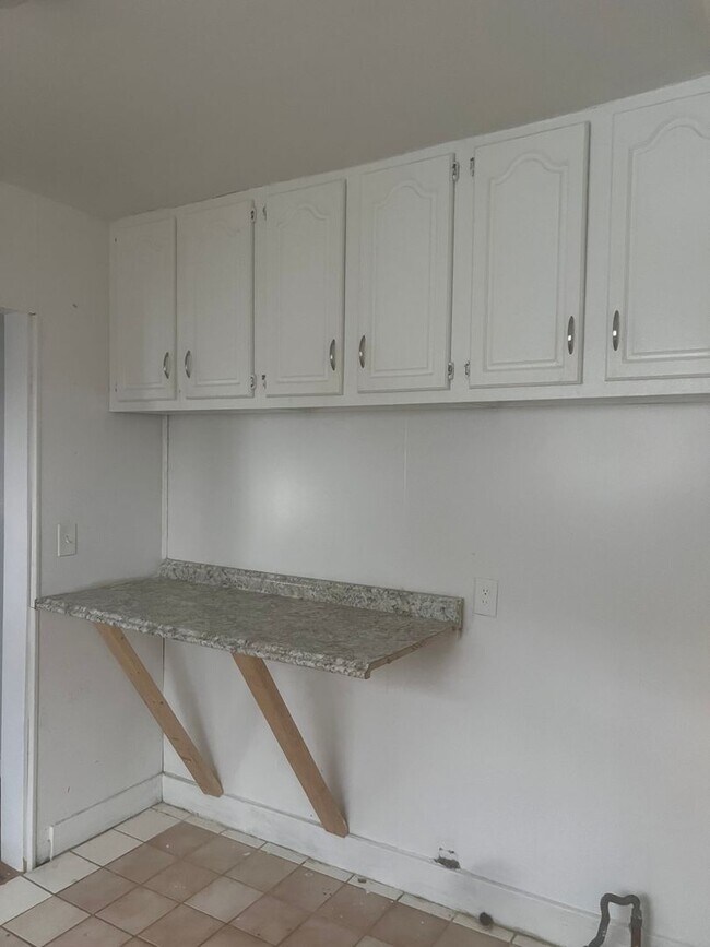 Foto del edificio - 2 bedroom/ 1 bathroom Detroit's Westside Home