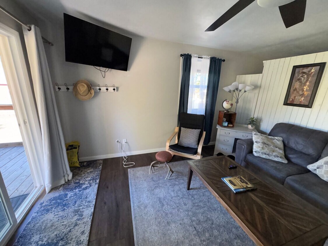 Foto del edificio - Yellowstone River View Studio - Fully Furn...
