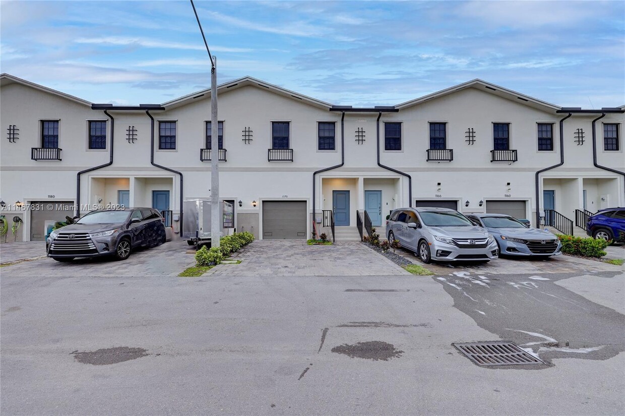 Foto principal - 1170 SW 7th Ct