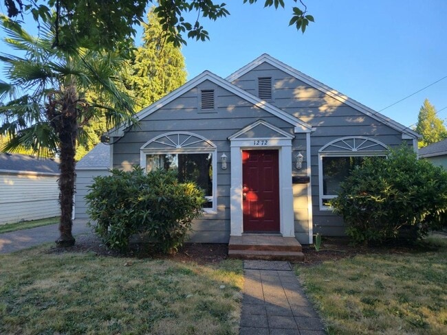 Building Photo - Three Bedroom with Fenced Backyard and Shed