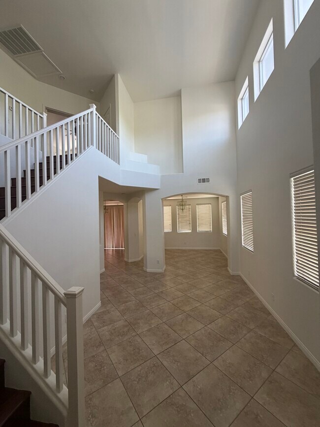 Foto del edificio - 1656 Warrenville St