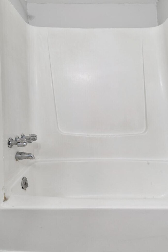 Building Photo - 102 Cone St