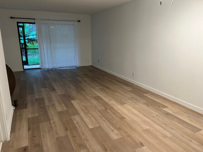 Building Photo - 3115 Oakland Shores Dr