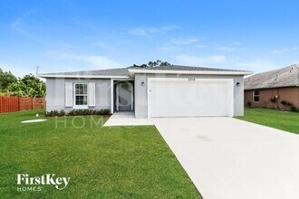 Building Photo - 2219 SW Haycraft Cir