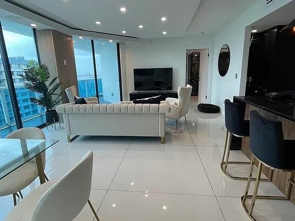 Foto principal - 1881 79th Street Causeway