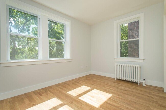 Foto del edificio - Great 1 Bed Or 2 Bed w/o Living Room