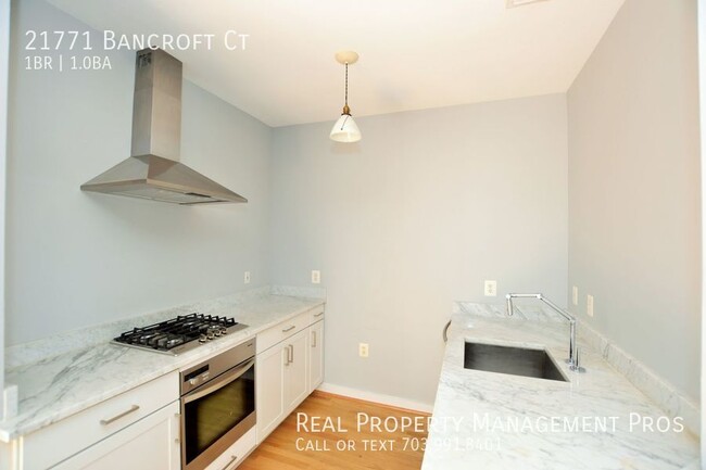 Foto del edificio - 21771 Bancroft Ct