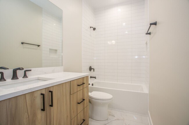 Foto del edificio - 2258 N Southport Ave