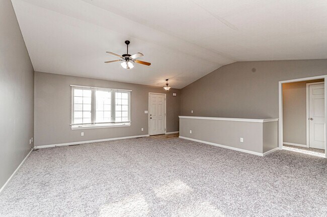 Building Photo - Newly Updated Spacious Home