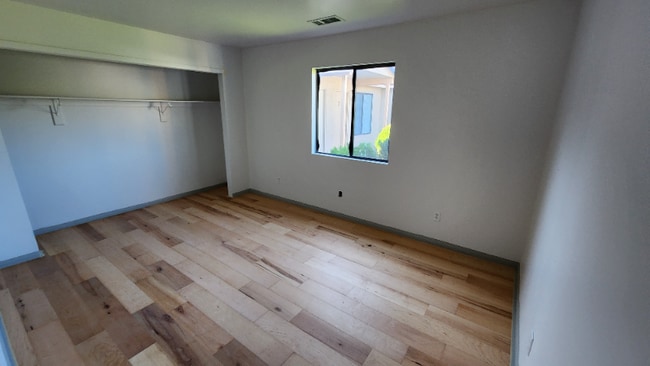 Foto del edificio - 580 Bent River Rd
