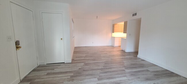 Foto del edificio - 6519 W Newberry Rd