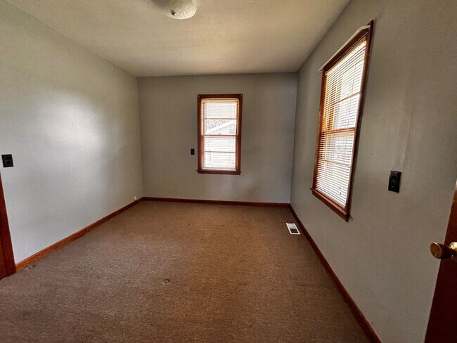 Foto del edificio - Affordable. Big yard. Close to Everything in JC