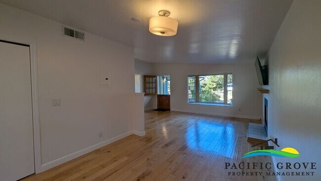 Foto del edificio - Bright and Cozy 3 Bedroom Home In Pacific Grove