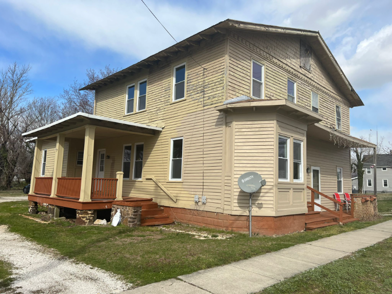 Primary Photo - 1742 Main St