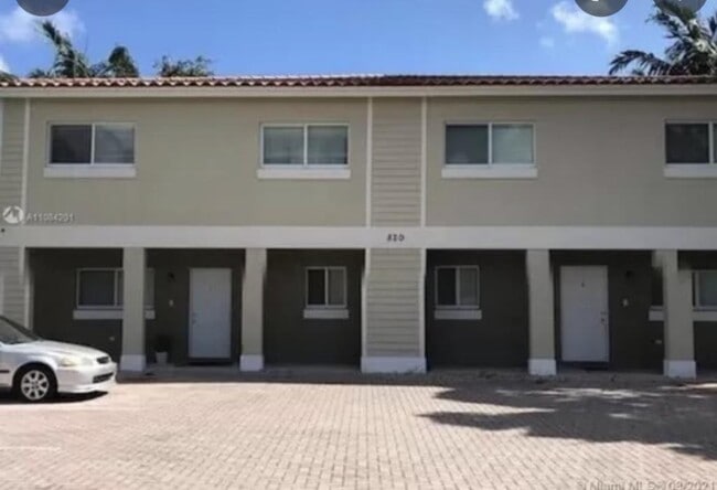 Photo - 820 NW 2nd Ave Townhome
