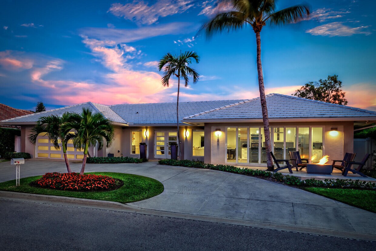 Foto principal - 1041 Pine Point Rd
