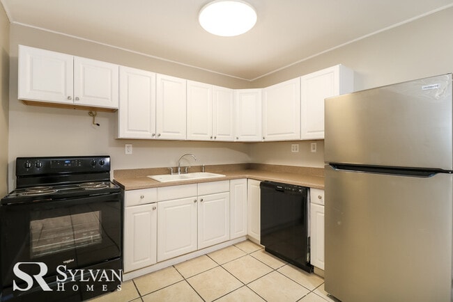 Building Photo - Come view this sweet home